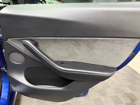 Used 2021 Tesla Model Y Long Range AWD/4WD image 45