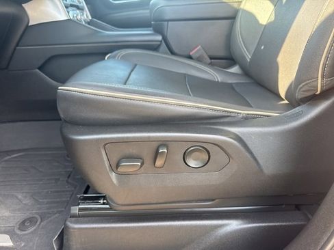 Used 2023 GMC Yukon SLT w/ SLT Premium Package image 20