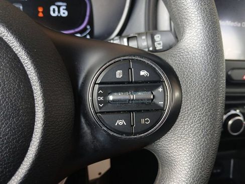 Used 2025 Kia Soul LX FWD image 17