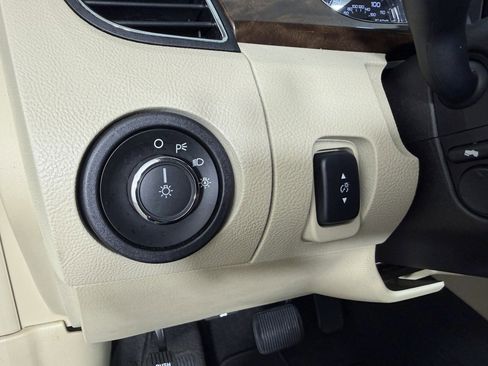 Used 2018 Ford Taurus Limited FWD image 24