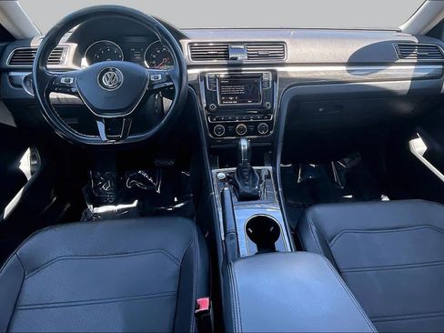 Used 2018 Volkswagen Passat 2.0T SE FWD image 15