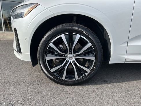 Certified 2025 Volvo XC60 B5 Plus image 9
