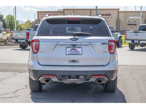 Used 2018 Ford Explorer XLT w/ Equipment Group 202A AWD/4WD image 4
