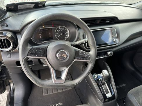 Used 2018 Nissan Kicks SV FWD image 12
