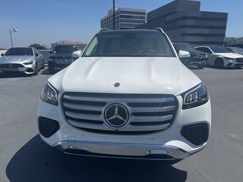 Used 2025 Mercedes-Benz GLS 450 4MATIC image 2