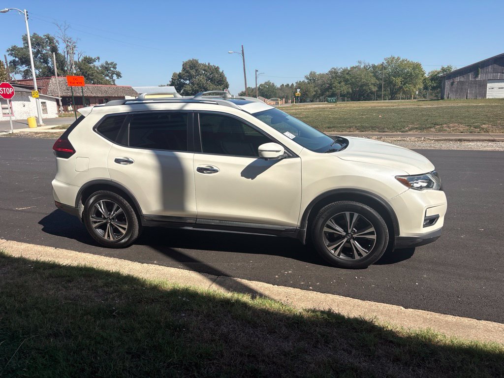 Used 2017 Nissan Rogue SL w/ SL Premium Package FWD image 9