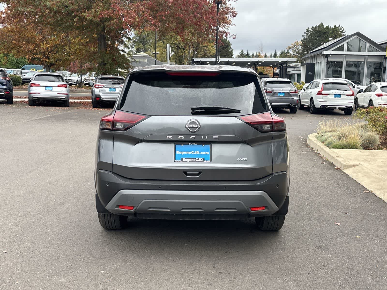 Used 2023 Nissan Rogue S AWD/4WD image 4