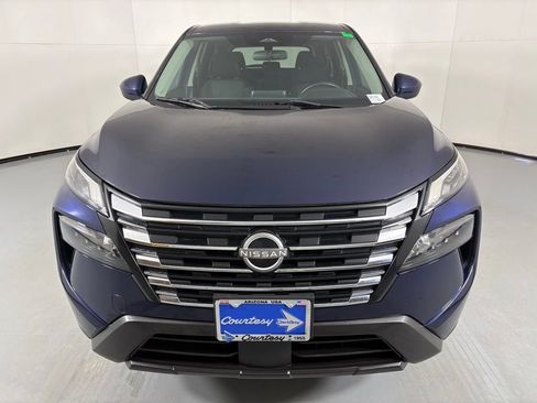 Used 2024 Nissan Rogue SV FWD image 3