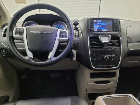Used 2015 Chrysler Town & Country Touring image 22