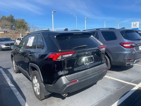 Used 2020 Toyota RAV4 XLE image 28