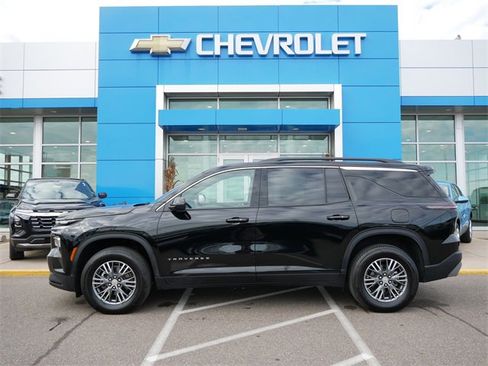 Certified 2025 Chevrolet Traverse LT image 4