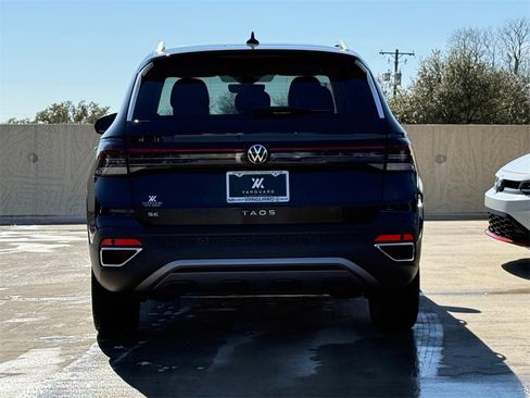 New 2026 Volkswagen Taos SE image 8