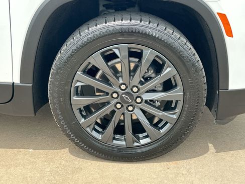 Used 2023 Chevrolet Traverse RS FWD image 10