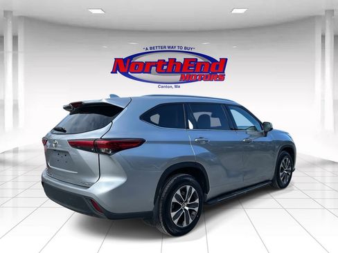 Used 2020 Toyota Highlander XLE image 3