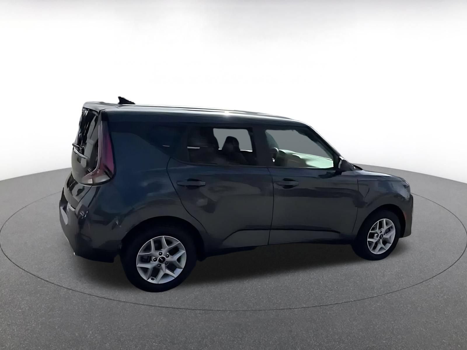 Used 2025 Kia Soul LX w/ LX Technology Package FWD image 14