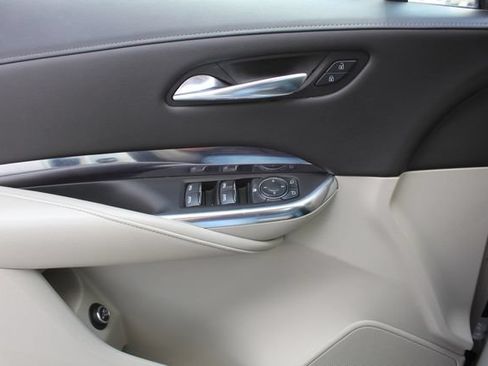Used 2021 Cadillac XT4 Luxury w/ Cold Weather Package FWD image 32