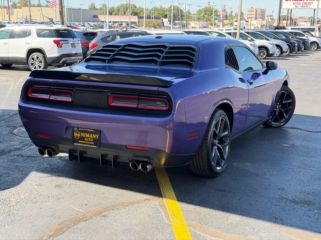 Used 2019 Dodge Challenger SXT w/ Blacktop Package RWD image 8
