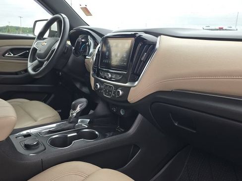 Used 2023 Chevrolet Traverse LT w/ LT Premium Package FWD image 21