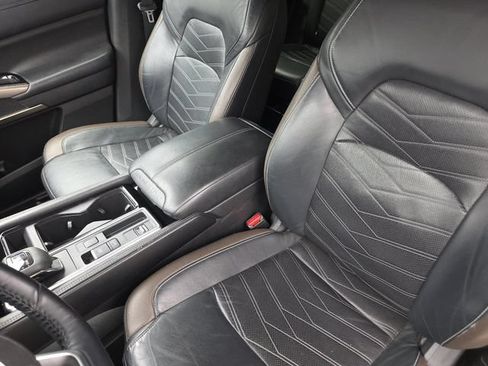 Used 2022 Nissan Pathfinder Platinum w/ Cargo Package FWD image 15