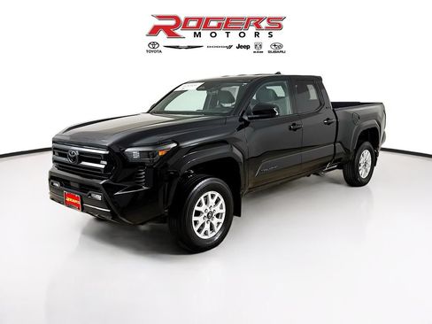 Certified 2024 Toyota Tacoma SR5 AWD/4WD image 8