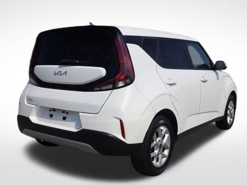 Used 2023 Kia Soul S FWD image 12