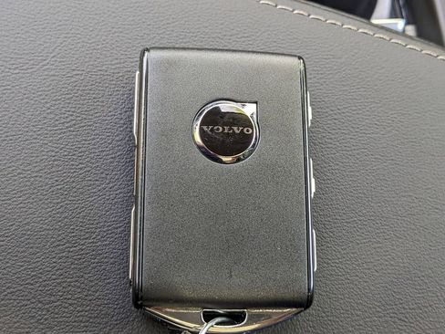 New 2025 Volvo XC60 B5 Ultra w/ Climate Package image 32