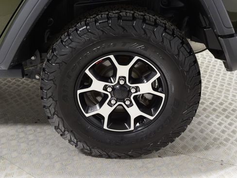 Used 2021 Jeep Wrangler Unlimited Rubicon AWD/4WD image 36