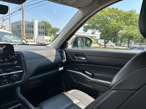 Certified 2023 Nissan Pathfinder SL w/ Black Appearance Package AWD/4WD image 25