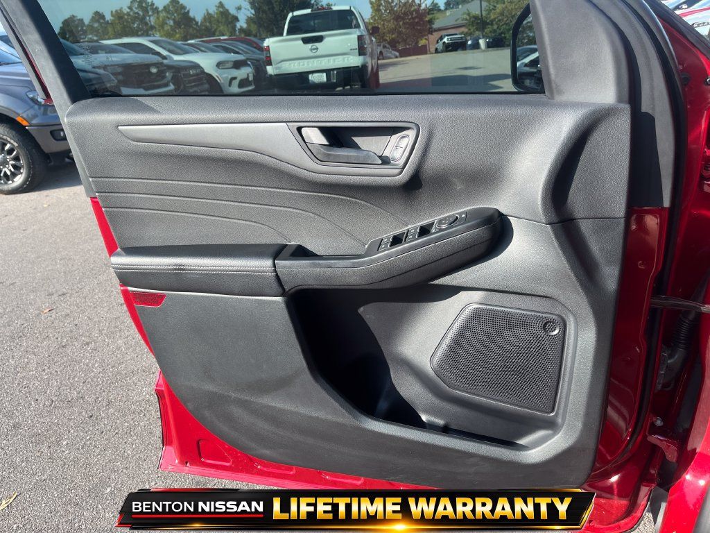 Used 2026 Ford Escape Active w/ Tech Pack #1 FWD image 5