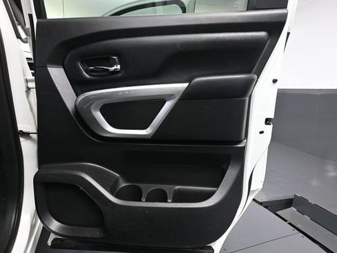Used 2018 Nissan Titan SV AWD/4WD image 36