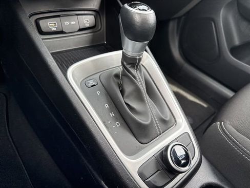 Certified 2023 Hyundai Venue SEL image 6