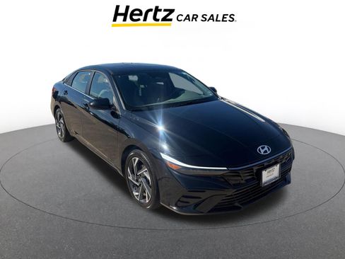 Used 2025 Hyundai Elantra SEL image 1