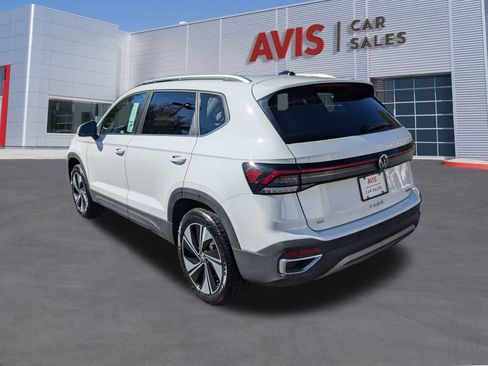 Used 2025 Volkswagen Taos SE image 9