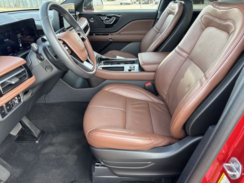 Used 2025 Lincoln Aviator Reserve w/ Illumination Package image 5