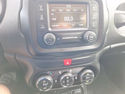 Used 2017 Jeep Renegade Latitude w/ Popular Equipment Group FWD image 27
