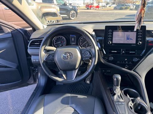 Used 2023 Toyota Camry SE image 11