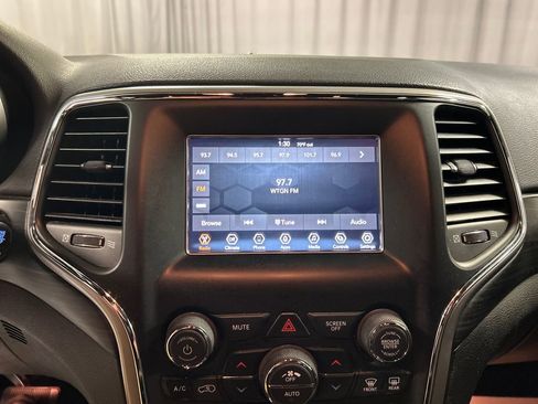 Used 2021 Jeep Grand Cherokee Laredo image 17