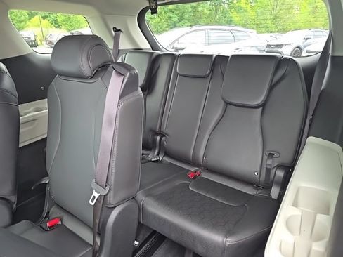 Certified 2022 Kia Carnival LX FWD image 27