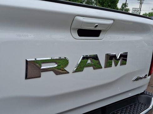 Used 2025 RAM 1500 Laramie AWD/4WD image 29
