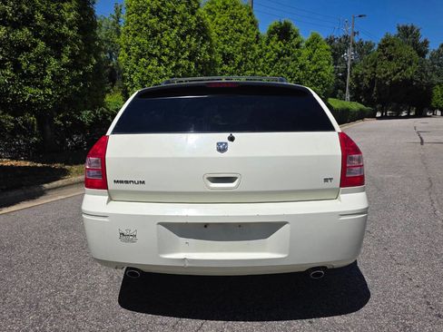 Used 2005 Dodge Magnum R/T w/ Convenience Group II RWD image 4