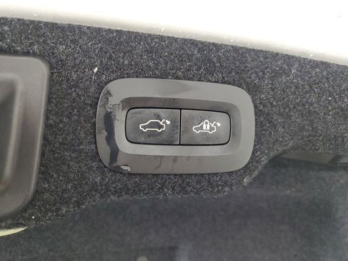 Used 2017 Volvo S90 T6 Inscription w/ Vision Package image 33