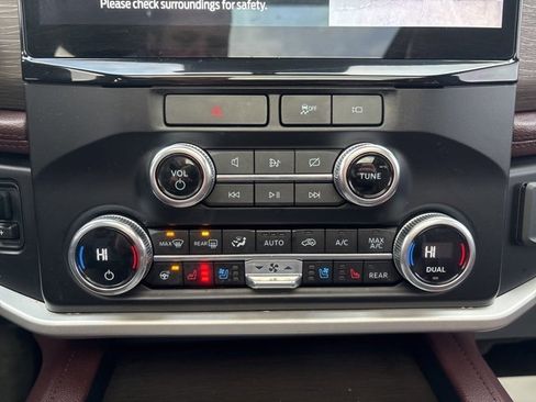 Used 2023 Ford Expedition Max Limited image 33