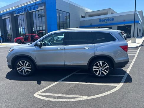 Used 2017 Honda Pilot Touring image 1