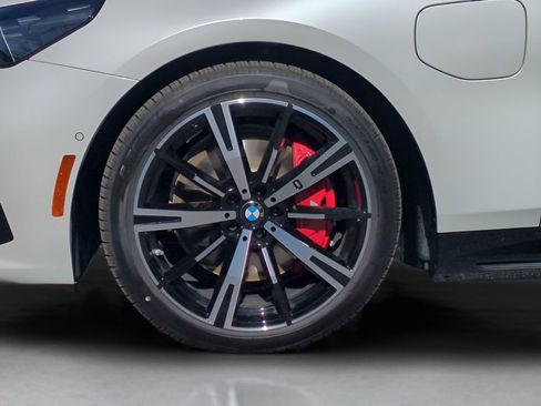 New 2026 BMW 550e xDrive w/ Premium Package image 11