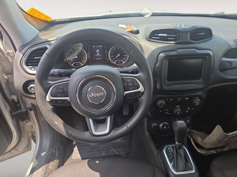 Used 2019 Jeep Renegade Latitude AWD/4WD image 10