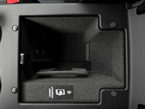 Certified 2025 Porsche Macan image 23