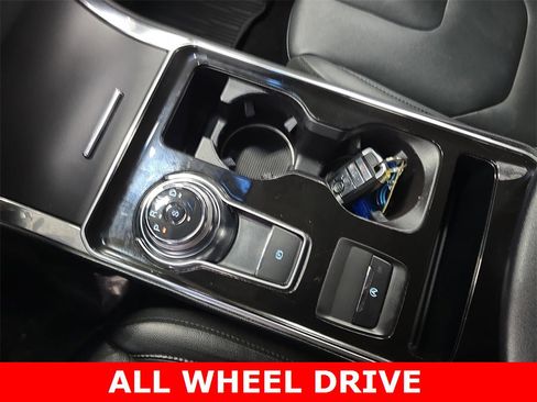 Used 2019 Ford Edge Titanium w/ Cold Weather Package image 25