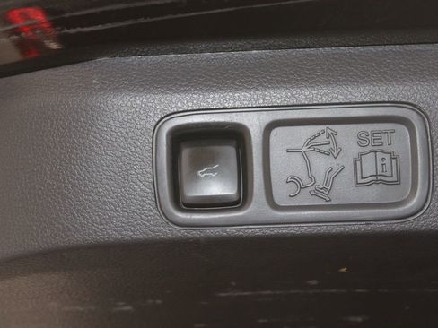 Used 2022 Ford Expedition Limited AWD/4WD image 16