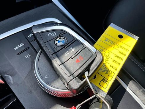 Used 2024 BMW 330i Sedan w/ Convenience Package RWD image 15