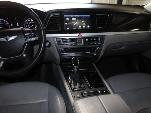 Used 2015 Hyundai Genesis 3.8 RWD image 11